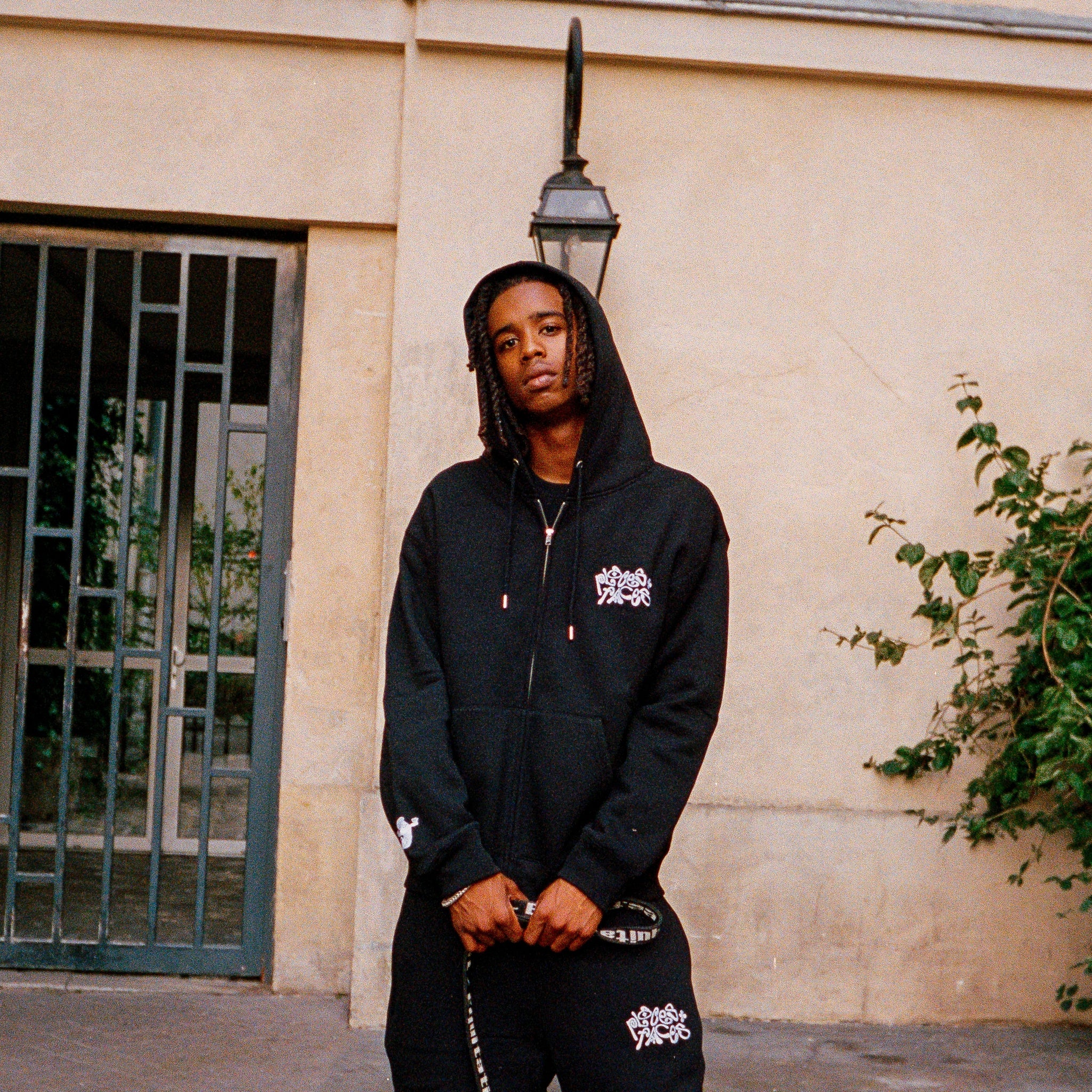 COZY ZIP HOODIE - BLACK