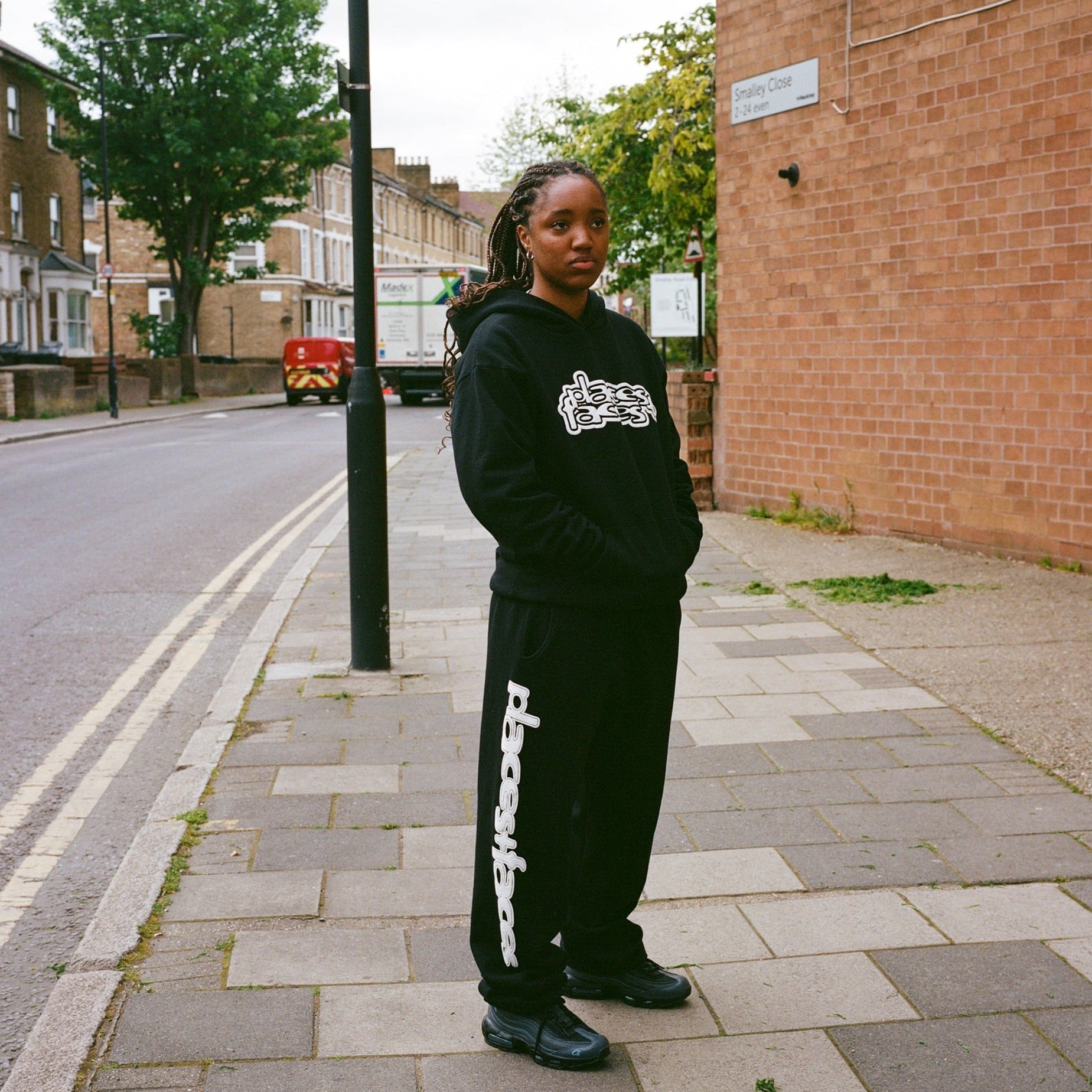 SHIBUYA HOODIE - BLACK